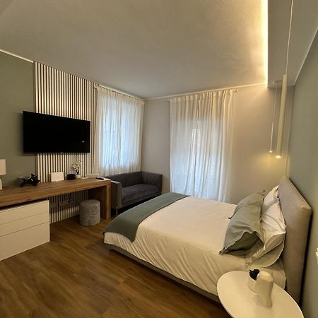 The Captain'S Apartments Sirocco - City Center Leonardo Academy Сесто Календе Екстериор снимка