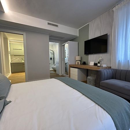 The Captain'S Apartments Sirocco - City Center Leonardo Academy Сесто Календе Екстериор снимка