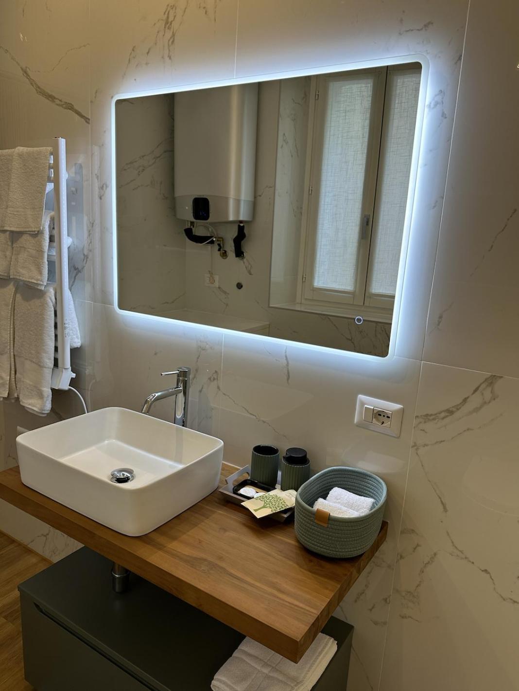 The Captain'S Apartments Sirocco - City Center Leonardo Academy Сесто Календе Екстериор снимка