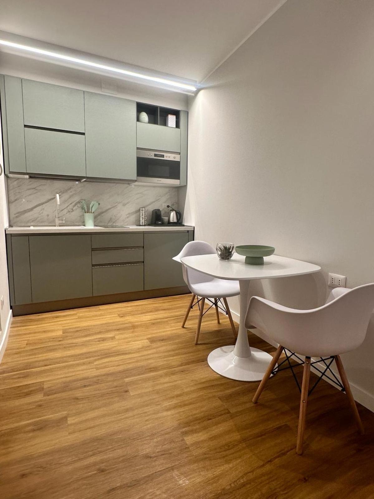 The Captain'S Apartments Sirocco - City Center Leonardo Academy Сесто Календе Екстериор снимка